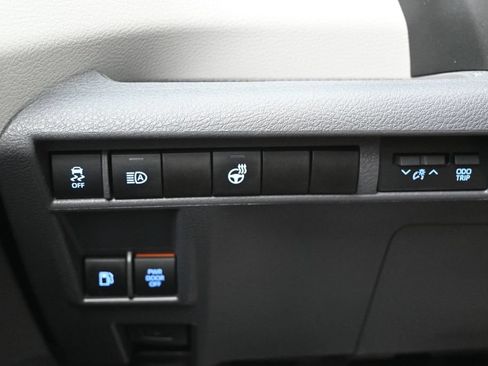 Used 2022 Toyota Sienna XLE FWD image 19