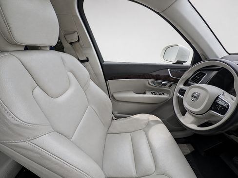 Used 2019 Volvo XC90 T6 Momentum w/ Advanced Package AWD/4WD image 11