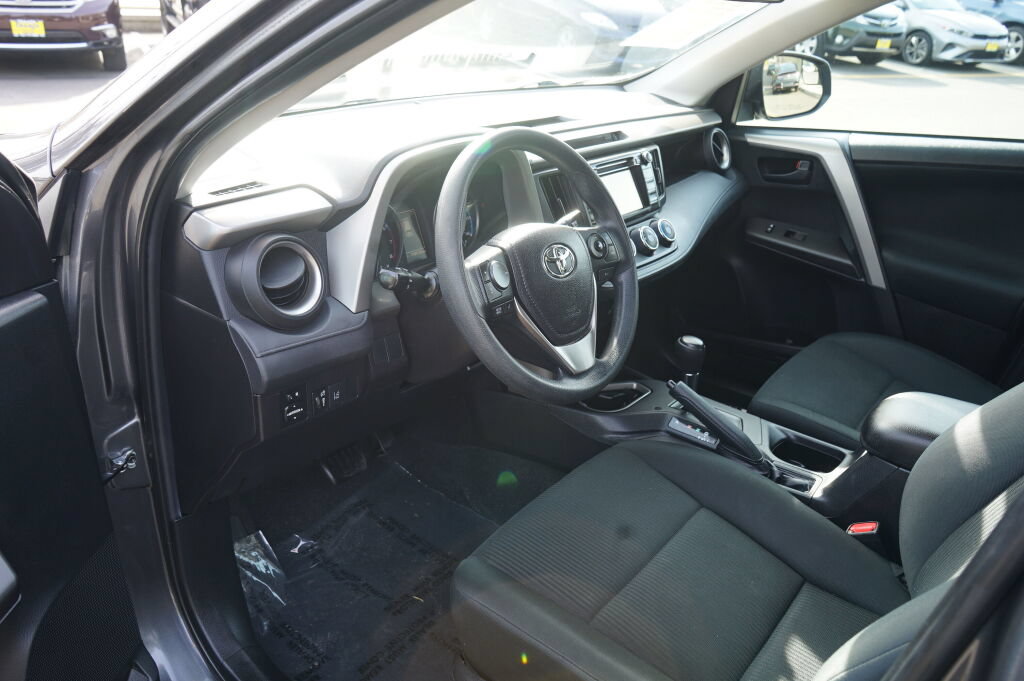 Used 2018 Toyota RAV4 LE w/ All Weather Liner Package FWD image 15