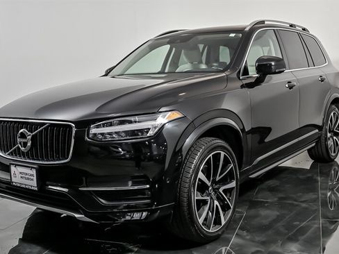 Used 2018 Volvo XC90 T6 Momentum w/ Convenience Package AWD/4WD image 5