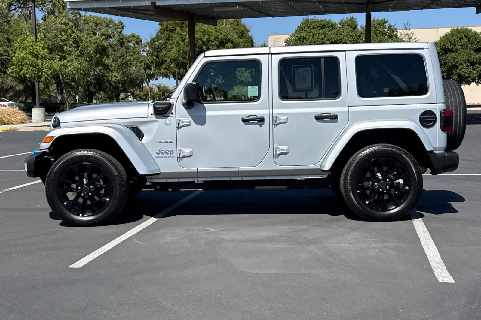 Used 2024 Jeep Wrangler Unlimited Sahara AWD/4WD image 14