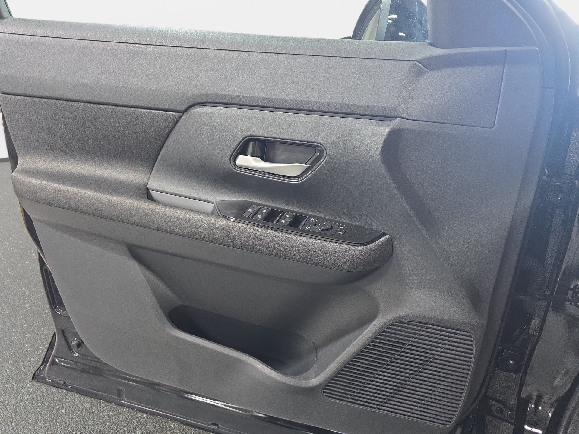 New 2027 Nissan Kicks SV w/ SV Premium Package FWD image 25
