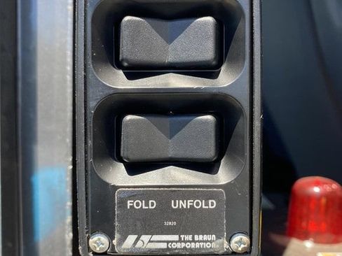 Used 2014 Ford F550 2WD Regular Cab Super Duty image 38