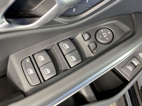 Certified 2025 BMW 330i Sedan image 20