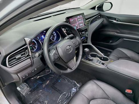 Used 2022 Toyota Camry XSE image 9