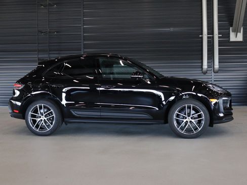 Certified 2026 Porsche Macan AWD/4WD image 11