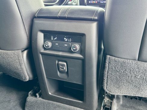 Used 2022 Chevrolet Traverse LT AWD/4WD image 15