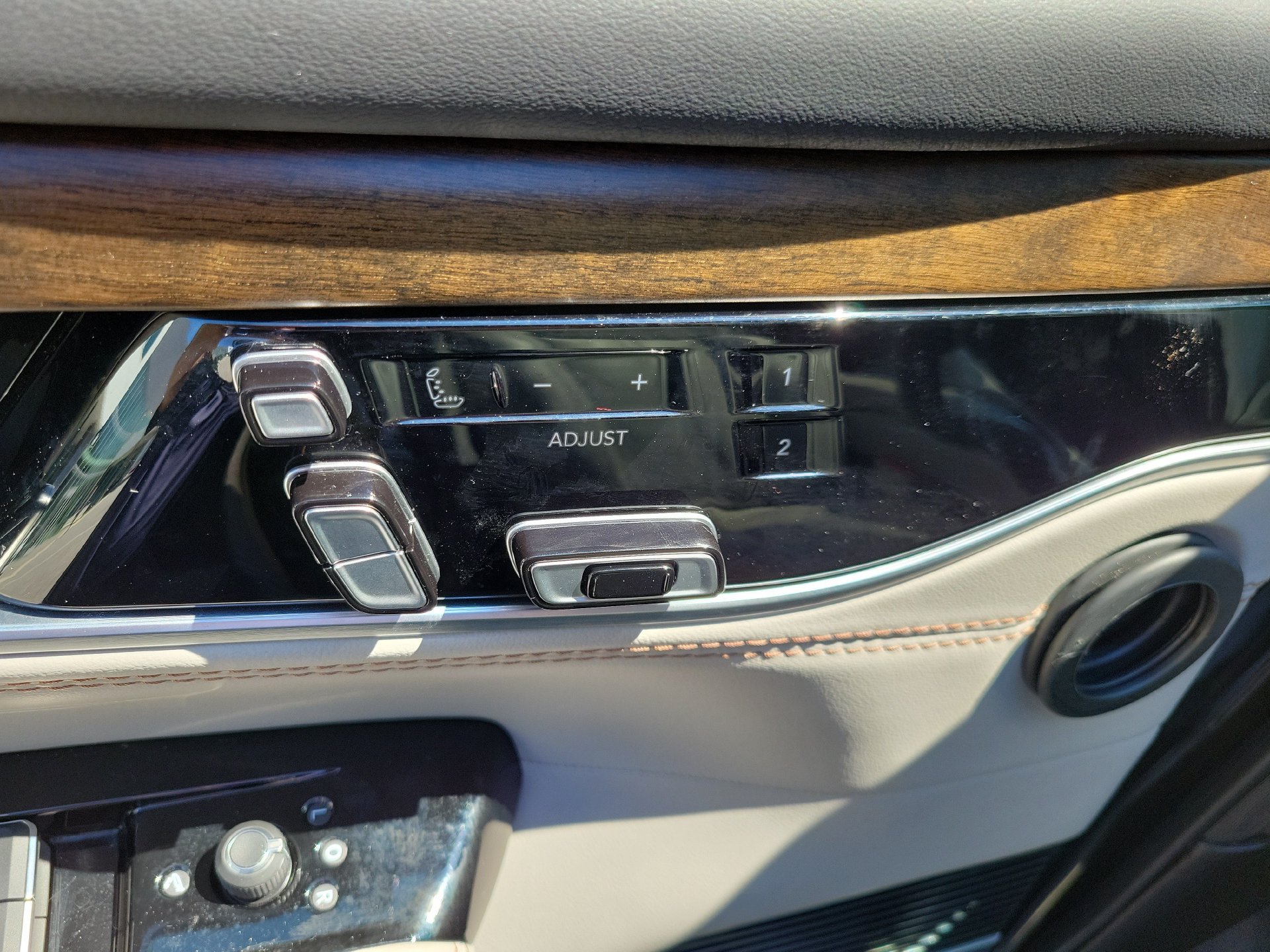 Used 2023 Jeep Grand Wagoneer 4WD image 24