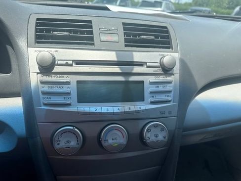 Used 2010 Toyota Camry LE FWD image 13