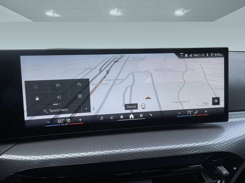 Used 2025 BMW 330i Sedan w/ Premium Package image 26