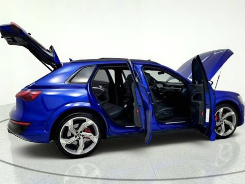 Used 2024 Audi Q8 e-tron Premium Plus AWD/4WD image 19