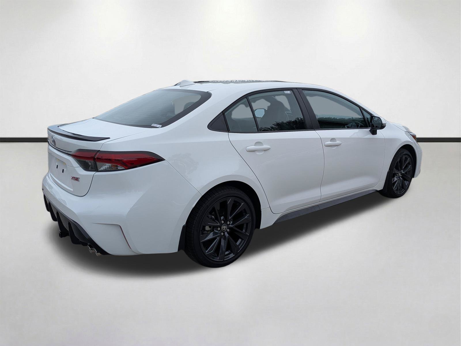 Used 2026 Toyota Corolla XSE FWD image 4