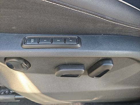 Used 2022 Volkswagen Tiguan SEL R-Line AWD/4WD image 16