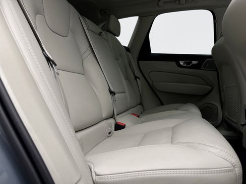 Used 2023 Volvo XC60 B6 Ultimate w/ Climate Package image 19