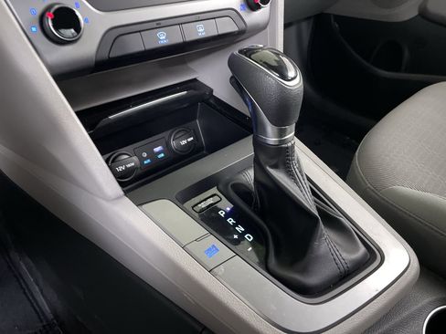 Used 2017 Hyundai Elantra SE image 17