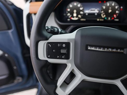 Used 2024 Land Rover Defender 110 SE image 17