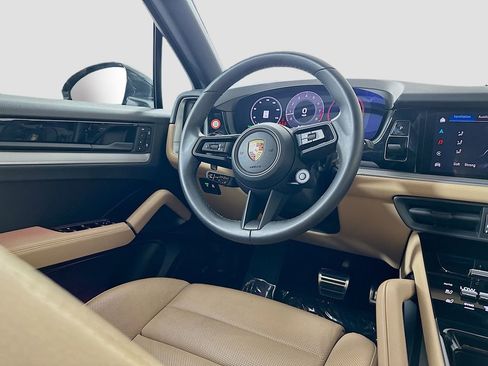 Certified 2025 Porsche Cayenne S AWD/4WD image 25