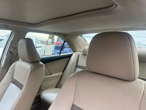 Used 2012 Toyota Camry XLE w/ Leather Pkg image 9