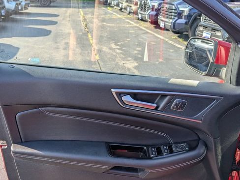 Used 2018 Ford Edge Titanium w/ Cold Weather Package AWD/4WD image 12