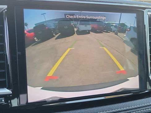 Used 2024 Chrysler Pacifica Select image 11