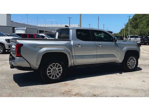 Used 2024 Toyota Tacoma Limited AWD/4WD image 9