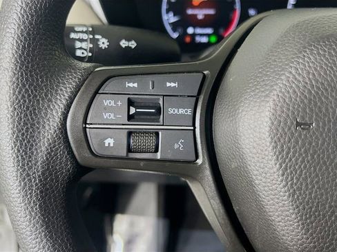Used 2025 Honda HR-V LX image 17