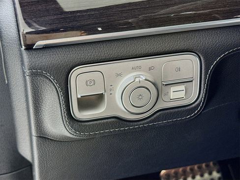 Certified 2021 Mercedes-Benz GLS 580 4MATIC image 11