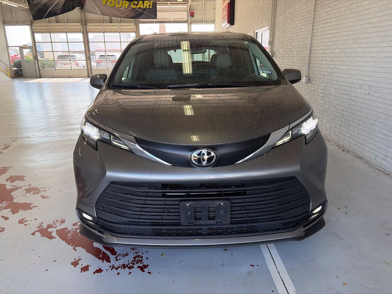 Used 2026 Toyota Sienna XLE FWD image 7