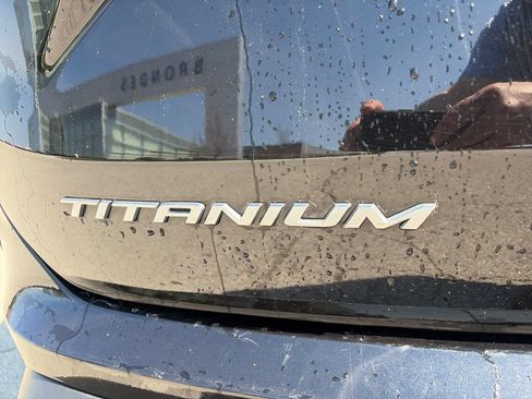 Used 2023 Ford Edge Titanium w/ Class II Trailer Tow Package AWD/4WD image 10