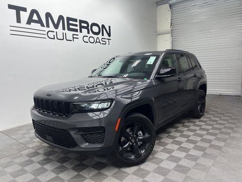 New 2025 Jeep Grand Cherokee Altitude image 1