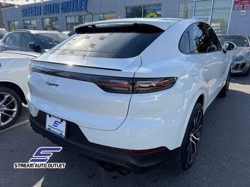 Used 2023 Porsche Cayenne Platinum Edition image 11