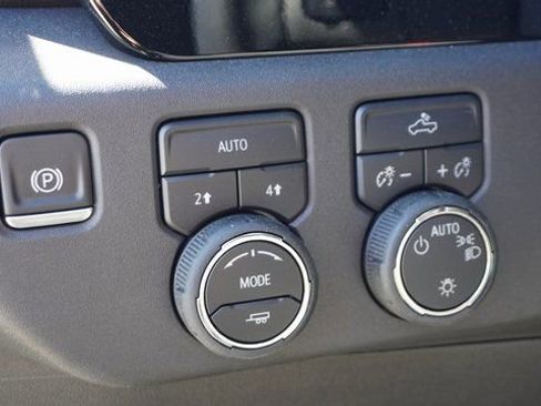 New 2025 Chevrolet Silverado 1500 LT w/ Convenience Package II image 23