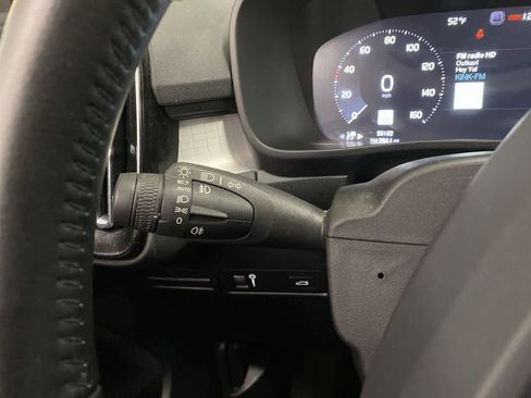 Used 2020 Volvo XC40 T5 Momentum w/ Protection Package Premier image 25