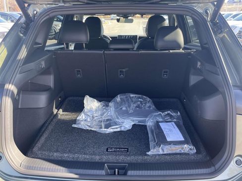 New 2026 Volkswagen Tiguan SE R-Line FWD image 10