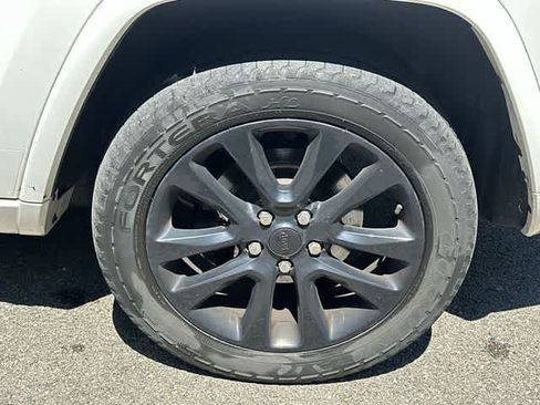 Used 2019 Jeep Grand Cherokee Altitude AWD/4WD image 5