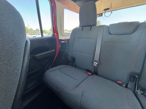 Used 2025 Jeep Wrangler Unlimited Rubicon AWD/4WD image 40
