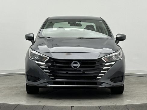 Used 2023 Nissan Versa SV image 2