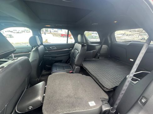 Used 2017 Ford Explorer Platinum image 14
