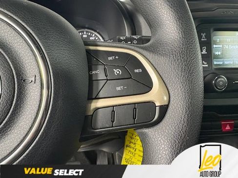 Used 2015 Jeep Renegade Sport w/ Power & Air Group FWD image 38