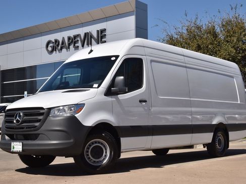 Used 2025 Mercedes-Benz Sprinter 2500 image 1