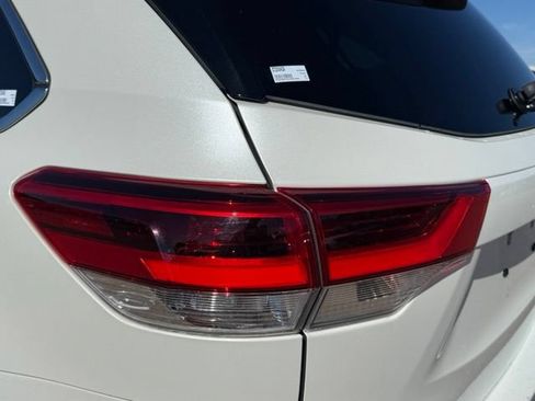 Used 2018 Toyota Highlander SE AWD/4WD image 11