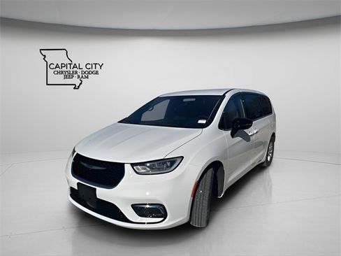 New 2026 Chrysler Pacifica Select image 4