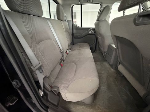 Used 2014 Nissan Frontier SV w/ SV Value Truck Package AWD/4WD image 17