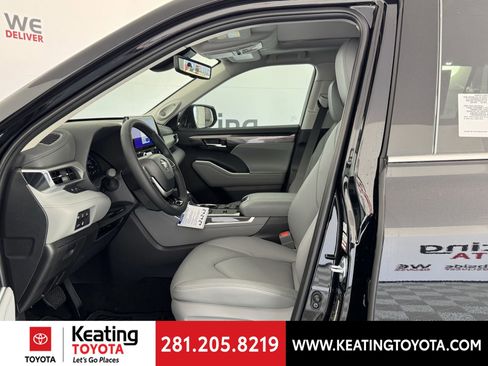 New 2026 Toyota Highlander Platinum image 4