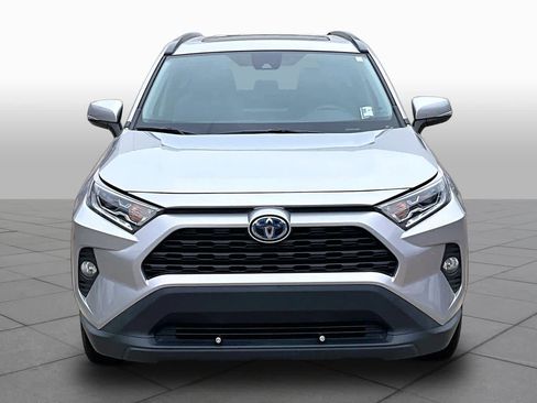 Used 2021 Toyota RAV4 XLE w/ Convenience Package AWD/4WD image 4