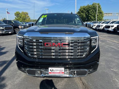 Used 2025 GMC Sierra 1500 Denali w/ Denali Reserve Package AWD/4WD image 3
