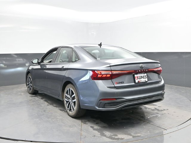Used 2025 Volkswagen Jetta SE FWD image 10