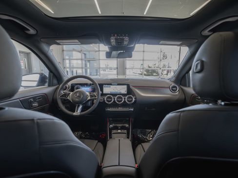 Certified 2025 Mercedes-Benz GLA 250 4MATIC image 30