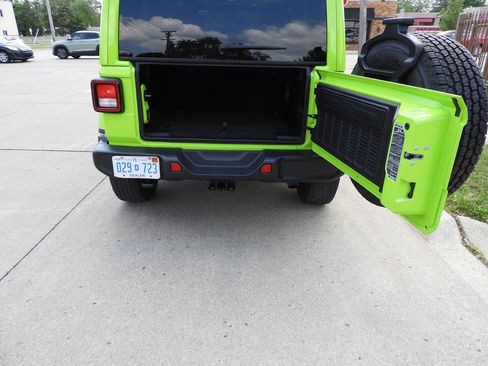 Used 2021 Jeep Wrangler Unlimited Sahara w/ Uconnect 4C Nav & Sound Group AWD/4WD image 26