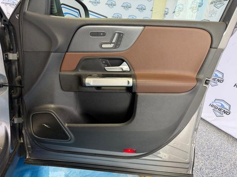 Used 2021 Mercedes-Benz GLB 250 4MATIC image 26